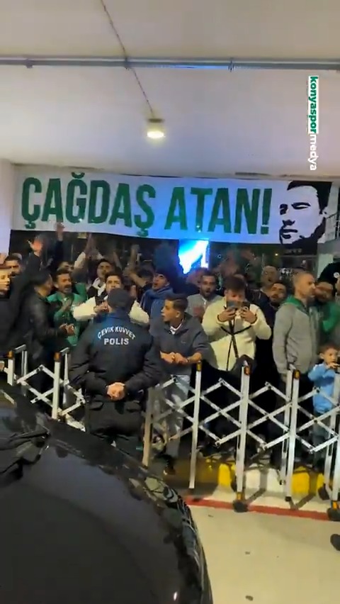 Konyaspor'da teknik direktör Recep Uçar'ın yerine Çağdaş Atan geldi.