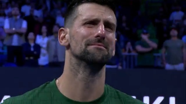 Les larmes de Djokovic lors de l'hommage pour Nikola Pili son mentor lors du tournoi d'Athènes