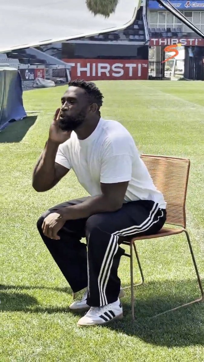 Just Siya Kolisi wishing SuperSport happy 30th birthday in true Siya style 🤣 It's a month of celebration so Retshegofaditswe Nche, we are waiting for that cake delivery please 🍰 #SSRugby | #QuilterNS