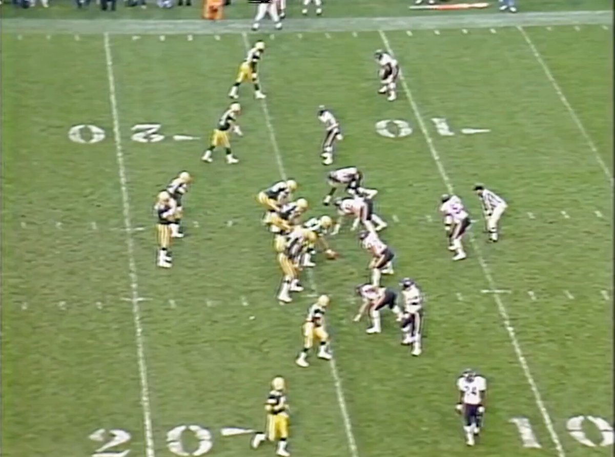 November 5, 1989 The controversial, hotly-debated #Packers-#Bears "over the line of scrimmage" penalty reversal at Lambeau Dick Stockton and Dan Fouts call it for CBS Sports
