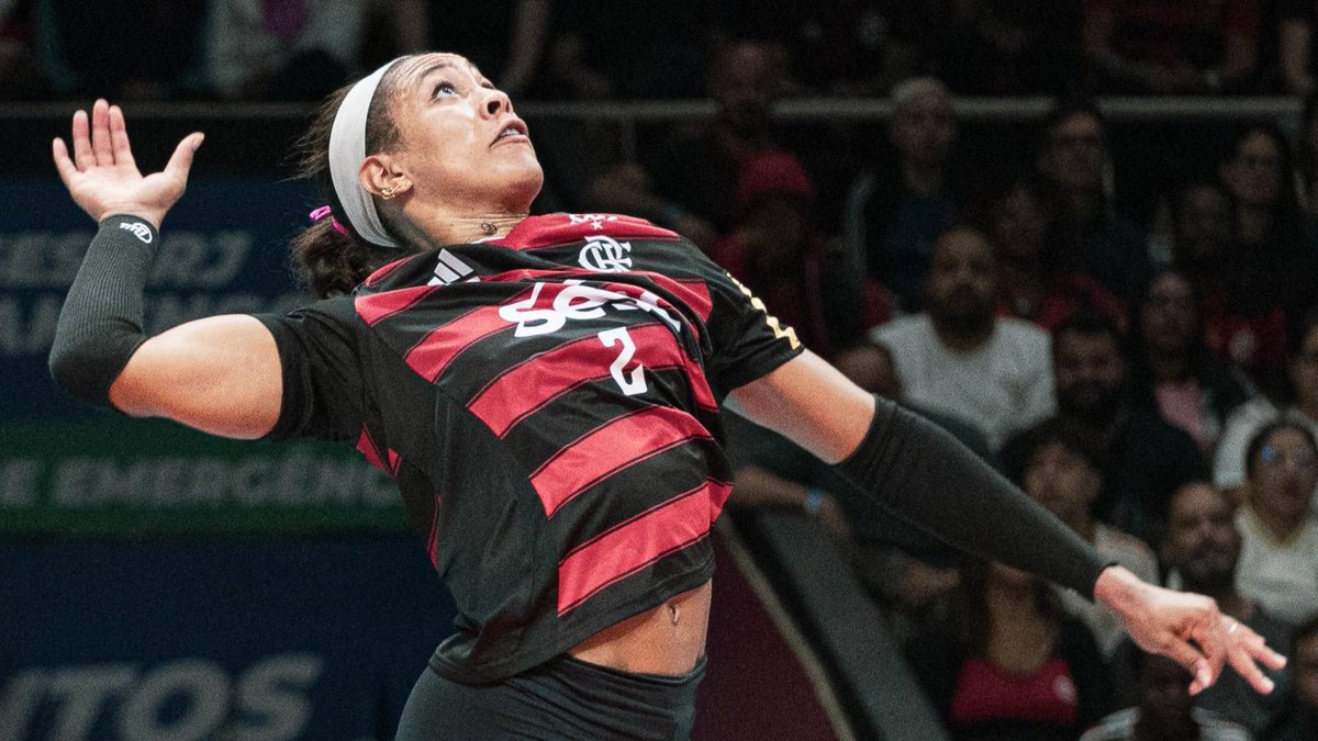 PLAYER OF THE WEEK: #Superliga’s 🇧🇷 SIMONE LEE 🇺🇸 In her first Superliga season, Simone Lee has not only won over Sesc Flamengo fans, she’s earned the respect of rivals too. 💪❤️🖤 📺 Catch the action on VBTV: 📹: SporTV / VBTV 🏐 #Volei #Volleyball