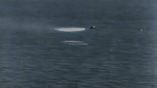 Footage of the Germans testing out their version of the British bouncing bomb - yes, they added rockets. The "Kurt" SB 800 RS, seen here, was a spherical, rocket-propelled bomb designed to bounce over the surface of the water. Despite building 560 it never saw combat.👀