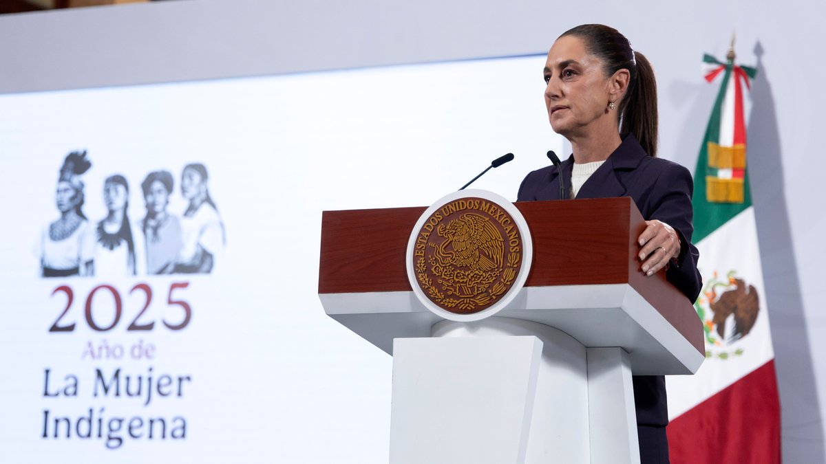 #MañaneraDelPueblo | La presidenta Claudia Sheinbaum Pardo denunció penalmente el acoso del que fue víctima ayer en la Ciudad de México. “Mi reflexión es que si no presento delito, ¿en qué condición quedan las mujeres mexicanas?” Anunció que comenzará una campaña contra este delito e iniciará la revisión de la legislación en las entidades.