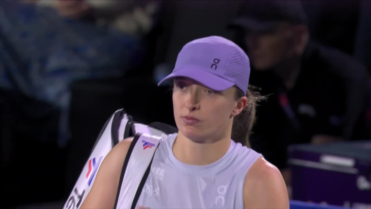 The Amanda show continues! 🤩 A battles back to defeat Swiatek 6-7(3), 6-4, 6-2. #WTAFinalsRiyadh