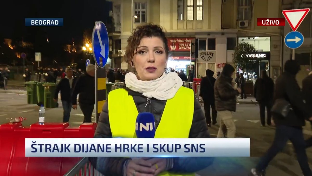 Oko 18:30 časova, kada su Srbi koji su krenuli sa Kosova i Metohije stigli ispred Skupštine Srbije, plato je bio pun ljudi. Već oko 19:15, nakon kraja govora, pristalice SNS-a su počele da se udaljavaju.