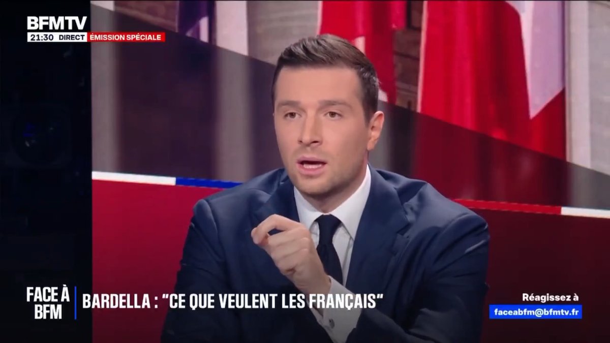 Avec Marine Le Pen, nous avons une relation de très grande confiance et elle me trouvera toujours à ses côtés dans le combat qu'elle mène pour défendre la France et les Français. Nous savons tous les deux que la victoire de nos idées viendra en préservant l'unité entre nous.
