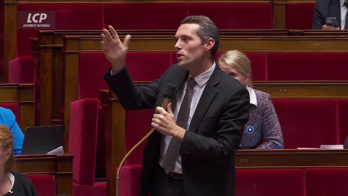 "M. Faure... 'Le bal des hypocrites', j'ai cru m'étranger", réagit @Portier_A_. "Vous vous êtes présenté il y a quelques jours en disant que vous étiez là pour taxer le grand capital, et maintenant on vous voit faire les poches des petits épargnants." #DirectAN #Budget2026