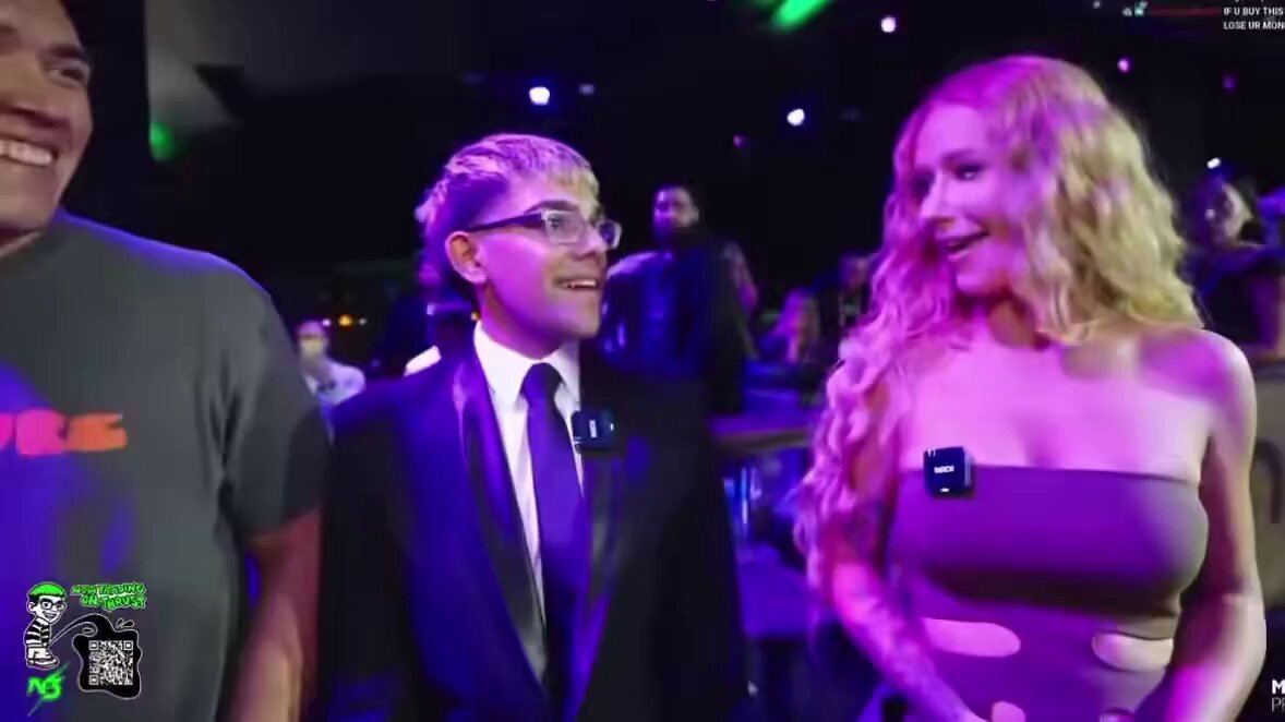 Iggy Azalea randomly threw it back on Neon 💀