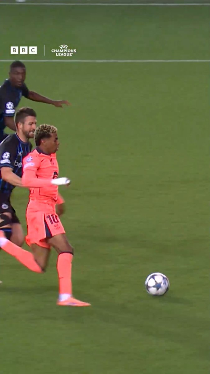 Lamine Yamal that is WORLD CLASS 😮‍💨😮‍💨 Barcelona's star producing the magic to rescue a 3-3 draw at Club Brugge! ✨