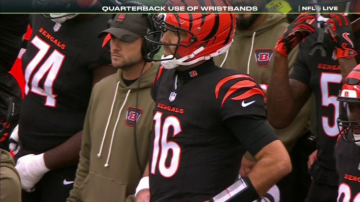 "I could save about four seconds if I just said 'wristband 10.'" Courtney Cronin reports on why QBs choose to wear wristbands for play calling 🤔