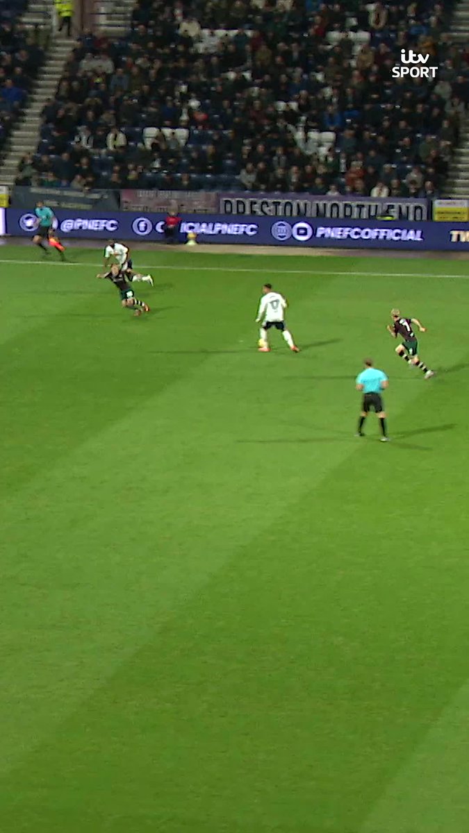 Stop what you're doing... And enjoy this strike from Thierry Small! 🚀 #ITVFootball | #EFL | Preston North End FC