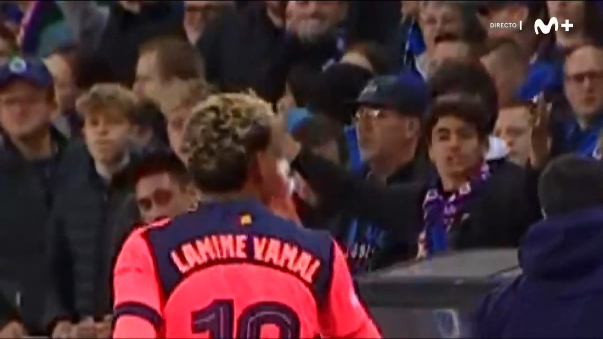 🔥 El colegiado anula el cuarto gol al Brujas... Y mirada a la grada, con beso, de Lamine Yamal. #LaCasaDelFútbol #UCL