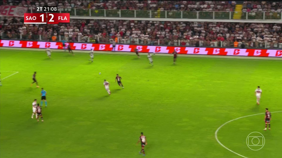 A entrada de Plata em Arboleda. O atacante do Flamengo foi expulso mais uma vez. 🎥 TV Globo 📺 | ge