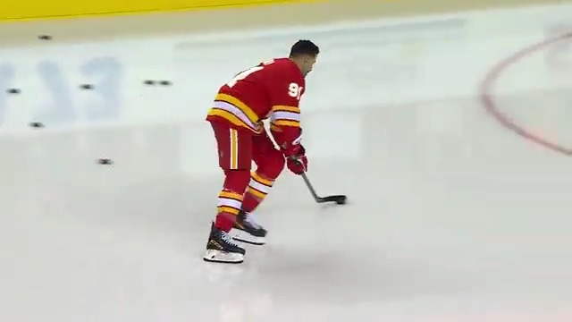 Nazem Kadri takes a solo lap in his 1000th game 👀