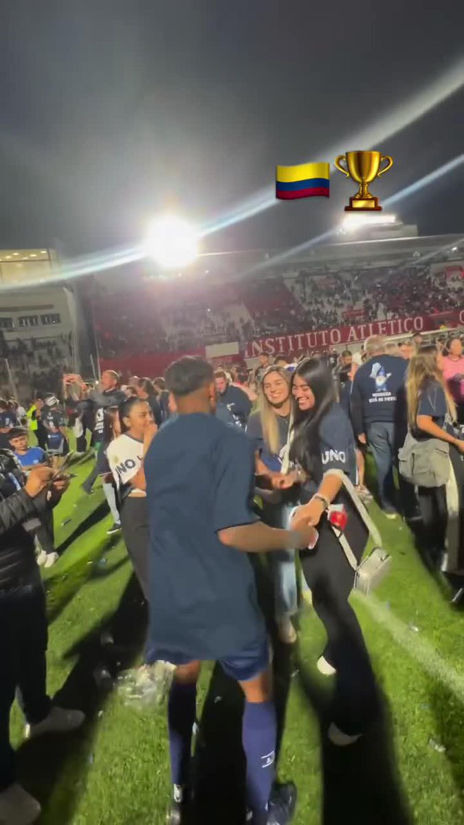 YA BAILA LA FIGURA DEL CAMPEÓN: Seba Villa es pura felicidad tras la consagración de Independiente Rivadavia en la #CopaArgentina. 📹 Independiente Rivadavia