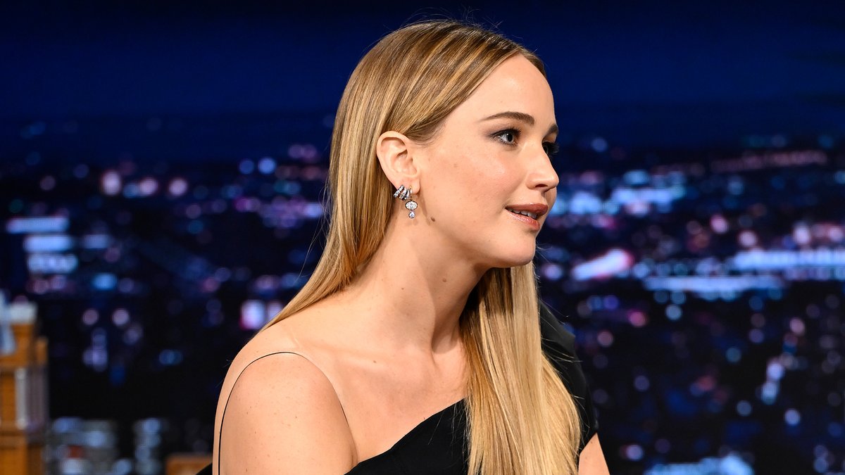 Jennifer Lawrence is okay with being “annoying” 🤣 #FallonTonight