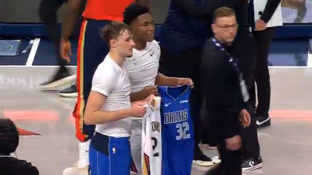 Cooper Flagg and Derik Queen jersey swap. ✊ (via Pelicans Film Room)