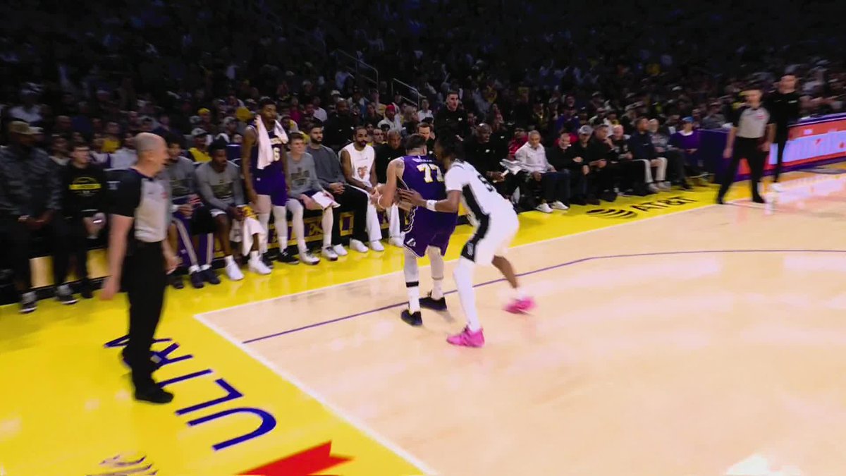 Rui cashes in on another wild Luka assist after missing earlier 🔥