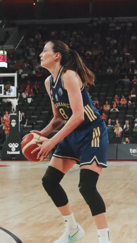 Ladies &amp; Gentlemen, welcome to Bec's world 🎯🌏 Happiest of birthdays, Rebecca Allen 💛 #EuroLeagueWomen