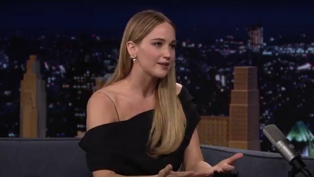 Jennifer Lawrence talks about the ‘MISS PIGGY’ movie she’s currently producing with Emma Stone that Cole Escola is writing. (Via The Tonight Show)