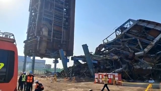 Authorities in South Korea fear that five people remain trapped after the collapse of a large structure at a power station in the city of Ulsan, although four others have been pulled from the rubble