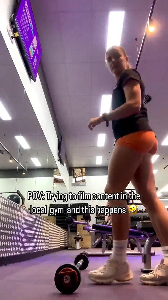 She deserved what she got. Gyms are for staying fit, not for recording TikTok videos