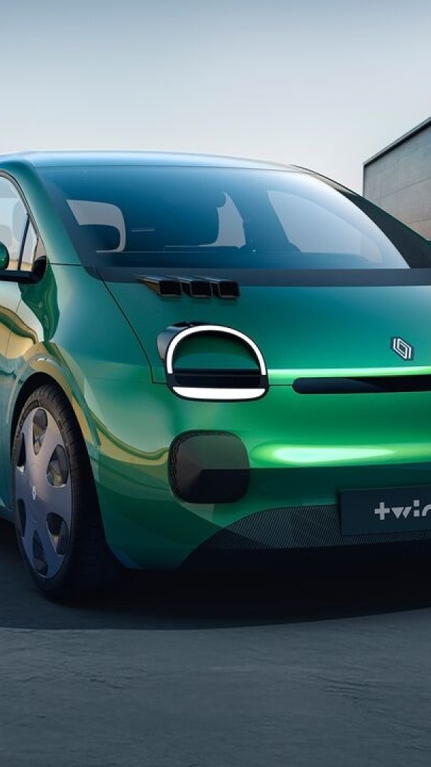 Renault vient de dévoiler la nouvelle Twingo 🚘🐸 Icône de l'automobile française, la Twingo s'offre un renouveau. Elle retrouve le look "grenouille" de la première génération, modernisé bien sûr. 🎙️Julien Bonnet