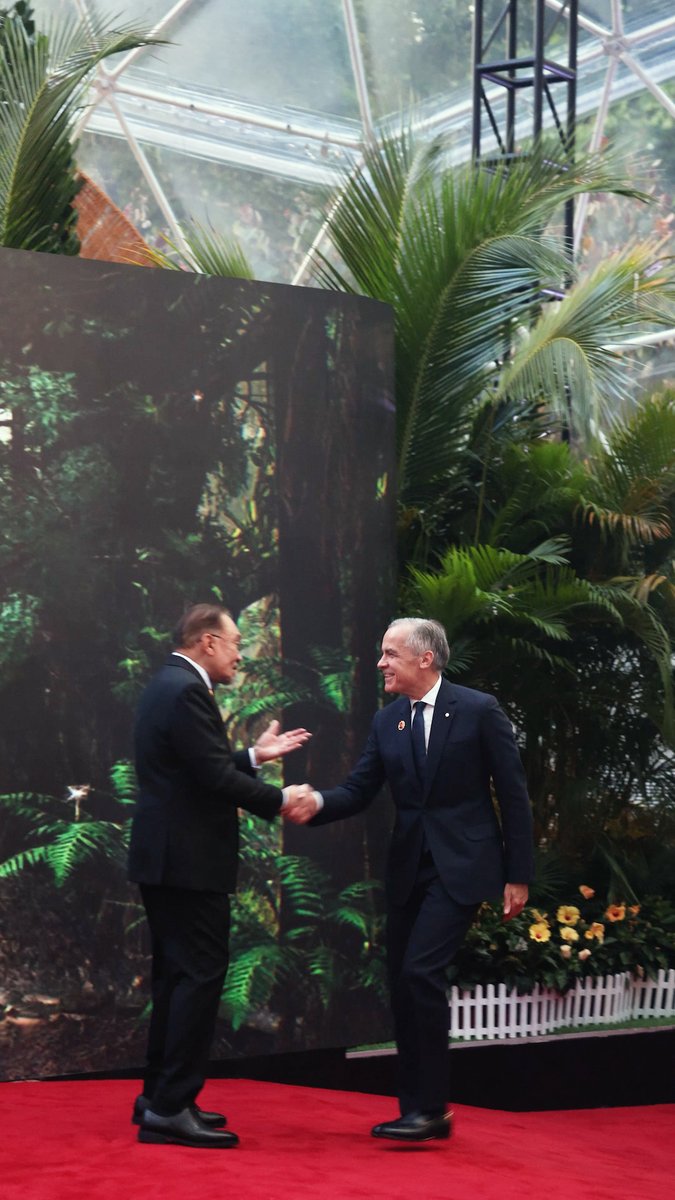 The world is changing fast, and Canada is adapting. Prime Minister Carney’s visit to Malaysia for the #ASEAN Summit and to Singapore last week marked a major step toward transforming our economy from reliance to resilience and strengthening partnerships across the Indo-Pacific.