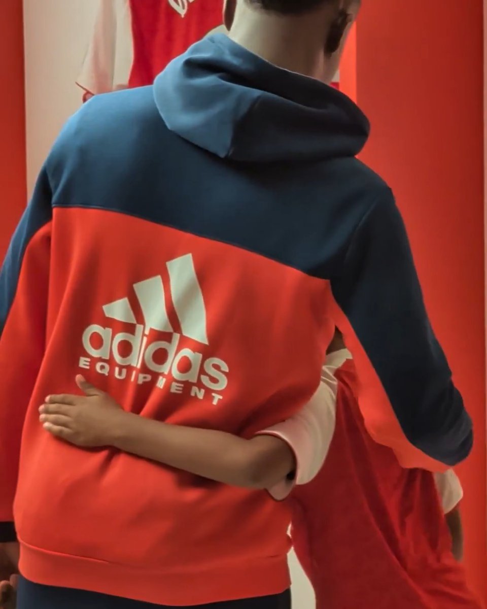 The big reveal ❤️ When Bukayo surprised Zacharia on the set of our Christmas advert 🎄