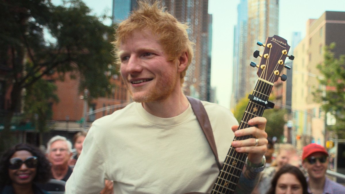 Uma hora. Uma tomada só. Sem cortes. Sem chance de repetir. Tudo isso dando um rolê por Nova York e tocando os maiores hits. ONE SHOT com Ed Sheeran: Uma Experiência Musical chega dia 21 de novembro.