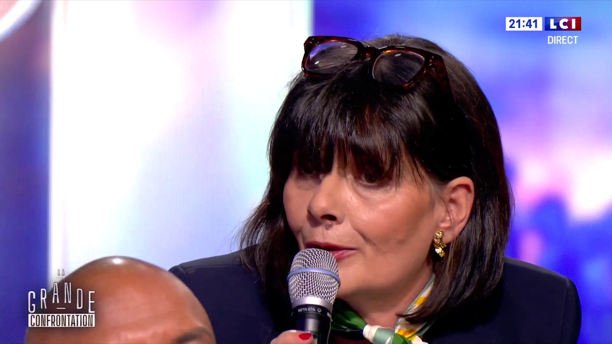 🇫🇷 "C’est pas la rue que j’ai traversée, c’est la planète". Gwenaëlle, en recherche d’emploi, pousse un coup de gueule face à des employeurs et affirme avoir envoyé 1 500 CV en 1 an.
