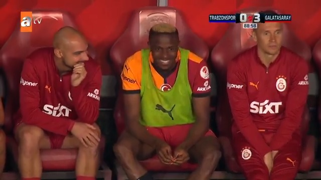 Ahmet Kutucu'nun Galatasaray'a en büyük hizmeti; taraftarın " taraftar çıldırdı Osimhen'i istiyor" tezahüratını Victor Osimhen'e çevirmesi olmuştur.
