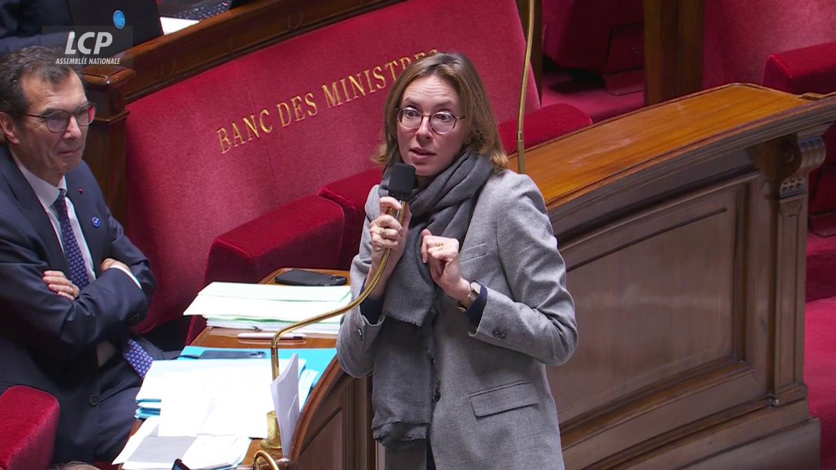 "J'ai un point commun avec Margaret Thatcher, c'est qu'elle a eu des jumeaux, et moi aussi. Mais ça s'arrête là", répond Amélie de Montchalin. #DirectAN #Budget2026