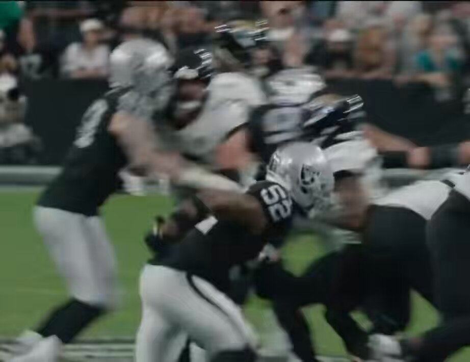 🚨🚨WOW🚨🚨 #Jaguars rookie LeQuint Allen Jr. went FACE TO FACE with Maxx Crosby. Crosby: “I don’t even know who the f*ck you are” Allen: “Hey, I don’t know who you are” Crosby: “i’ll beat the f*ck out of you” Allen: “Hey, i’ll smoke you boy” 😳😳😳