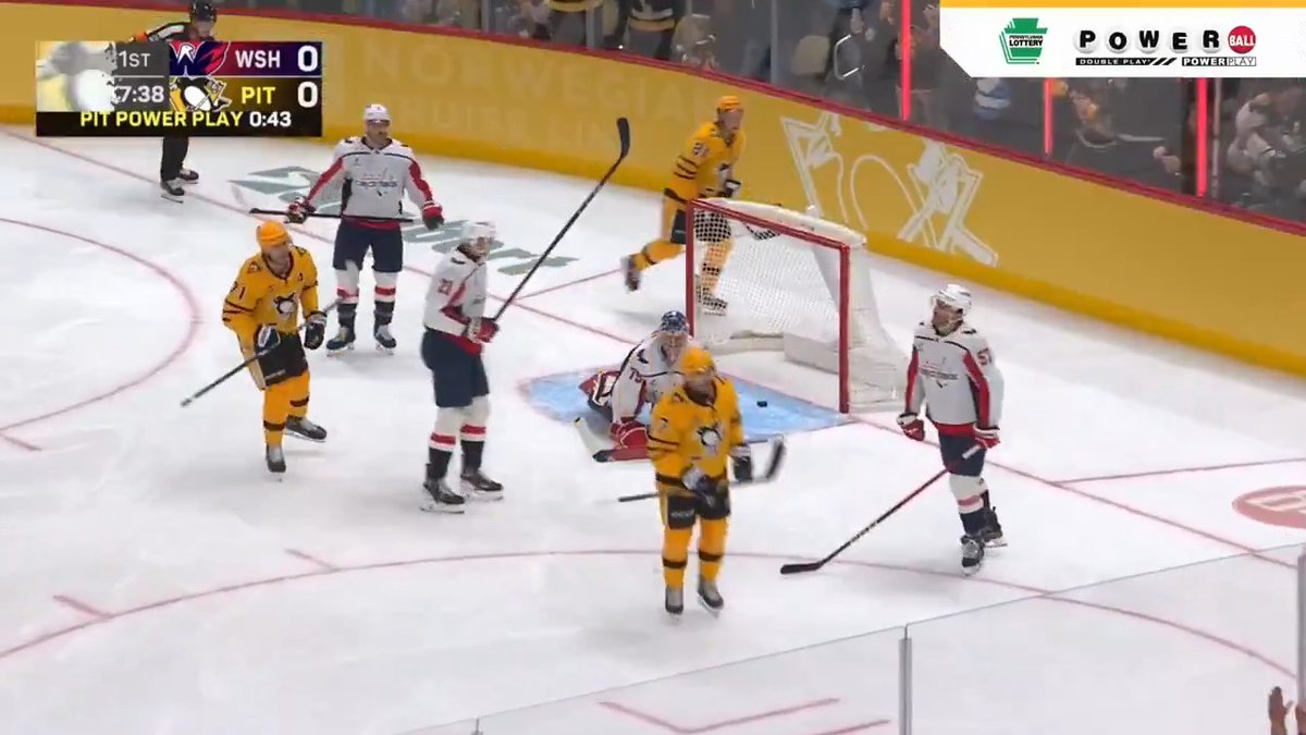 Things you love to see: Sidney Crosby scoring against the Capitals 💪