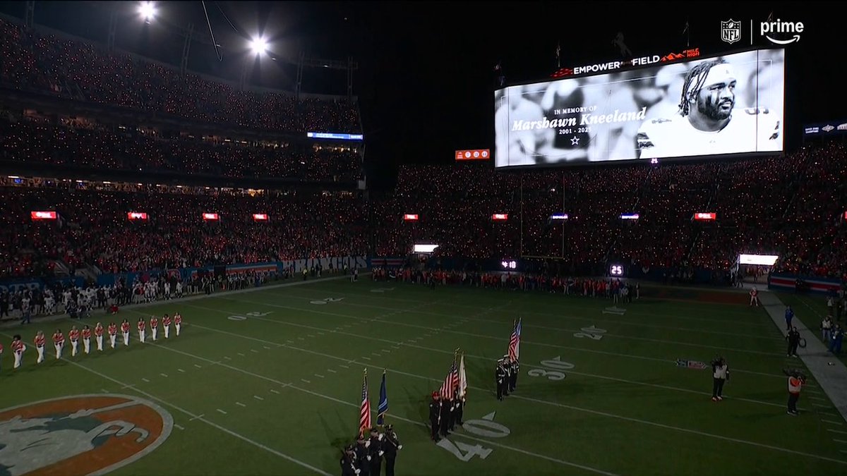 Prior to their game vs. the Raiders, the Denver Broncos held a moment of silence for Marshawn Kneeland. (📺 Prime)
