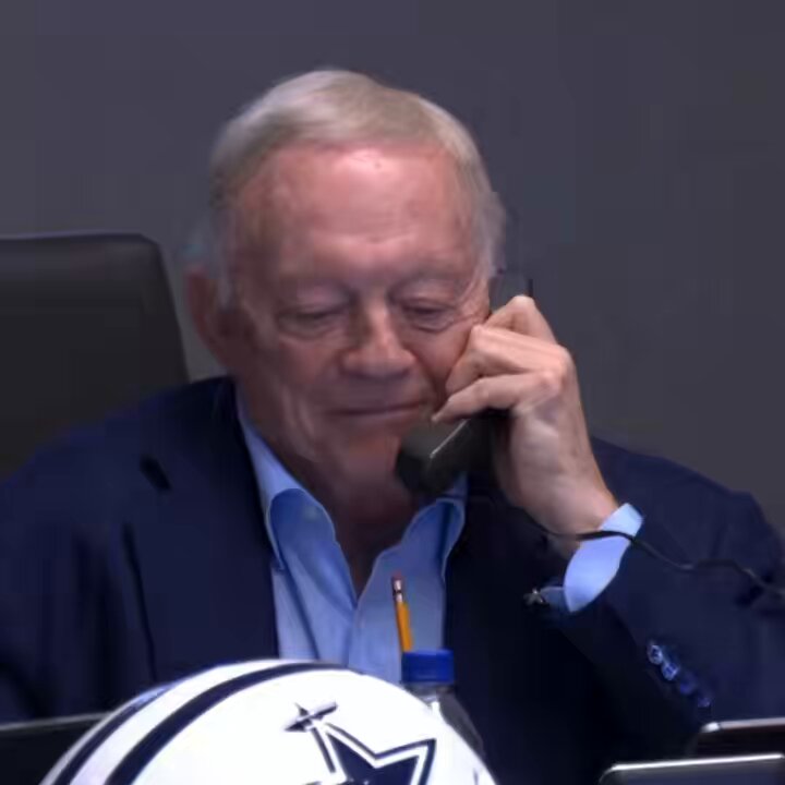 HEARTWARMING: Dallas #Cowboys fans made a beautiful tribute video for Marshawn Kneeland after he tragically passed away today. 🙏🙏🙏 Who is cutting the onions. Damn 🥹