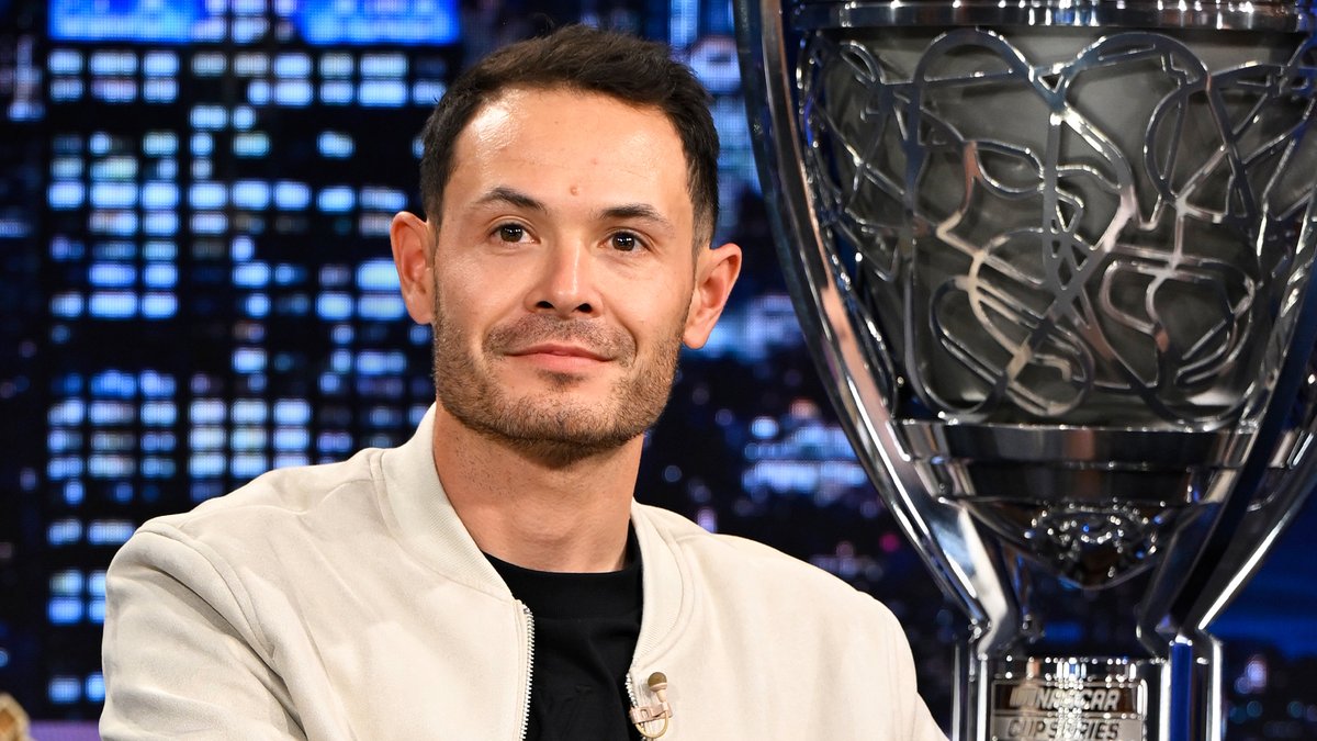 .Kyle Larson describes what the driving conditions are like during a NASCAR race 😨 #FallonTonight