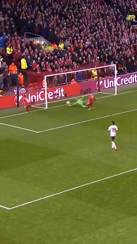 De Gea's reflexes 😲 #UEL | Manchester United