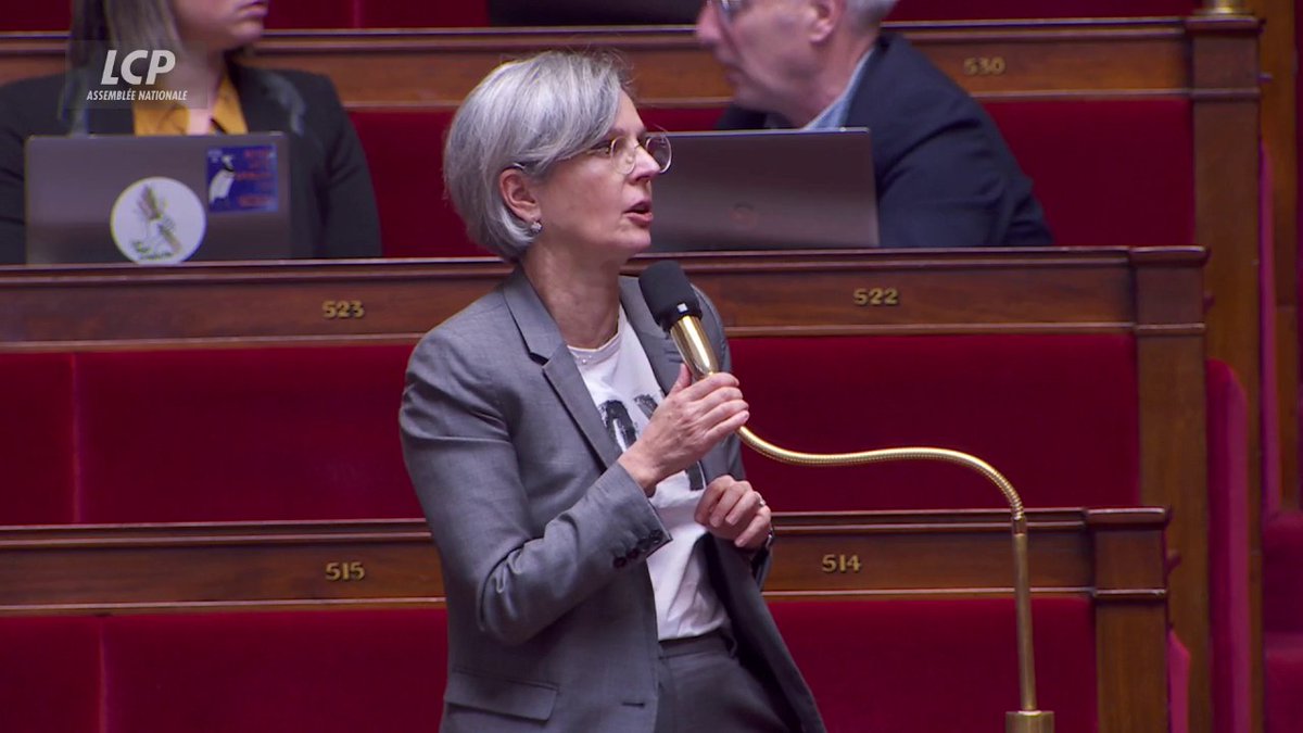 Budget de la Sécu : contre l'avis du gouvernement et du rapporteur, un amendement de Sandrine Rousseau (Écologiste) supprimant la disposition réduisant à 25 % l'exonération de cotisations liée à l'aide à la création et à la reprise d’entreprise (ACRE) est adopté. #DirectAN #PLFSS2026