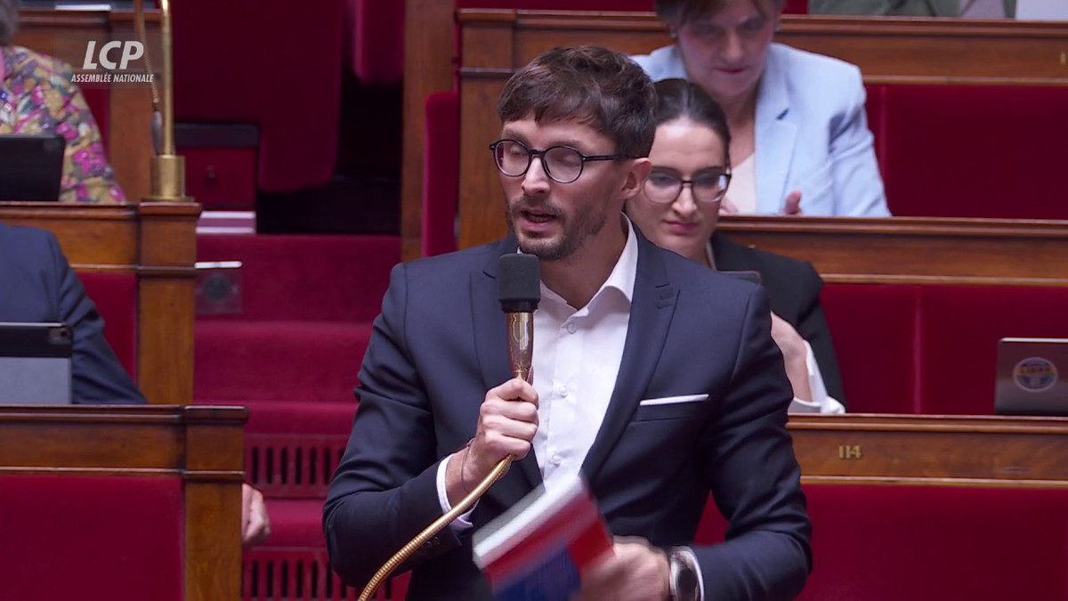Budget de la Sécu : vif échange dans l'hémicycle entre les députés Alexandre Allegret-Pilot (UDR) et Hadrien Clouet (LFI). #DirectAN #PLFSS2026