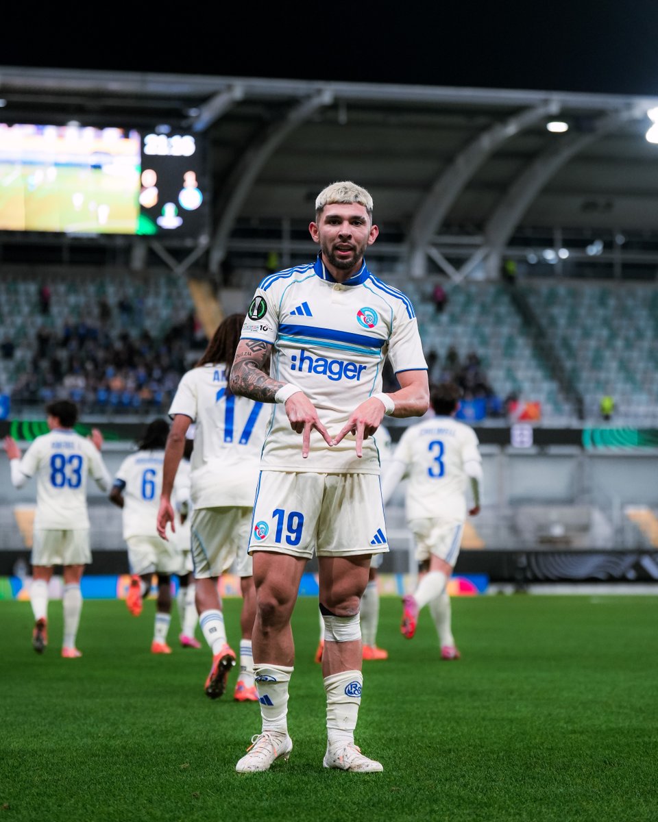 Julio Enciso’s first goal for Racing💥💙 ▸ #BKHRCSA