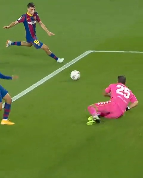 Un día muy especial. ✨ Tal día como hoy, hace cinco años, Pedri González marcaba su primer gol con la camiseta del FC Barcelona.