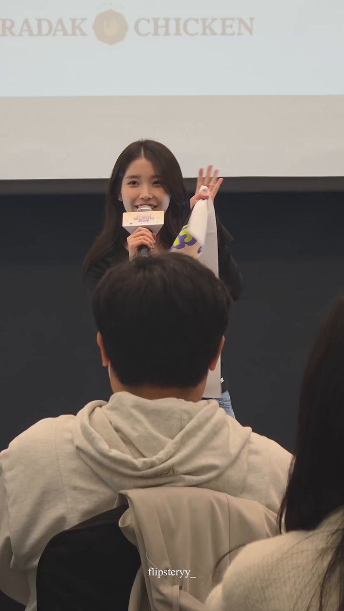251107 푸라닭 팬싸 #아이유 성희주 미리 보기… 같았어 진짜 너무 예뻐 🥲💜