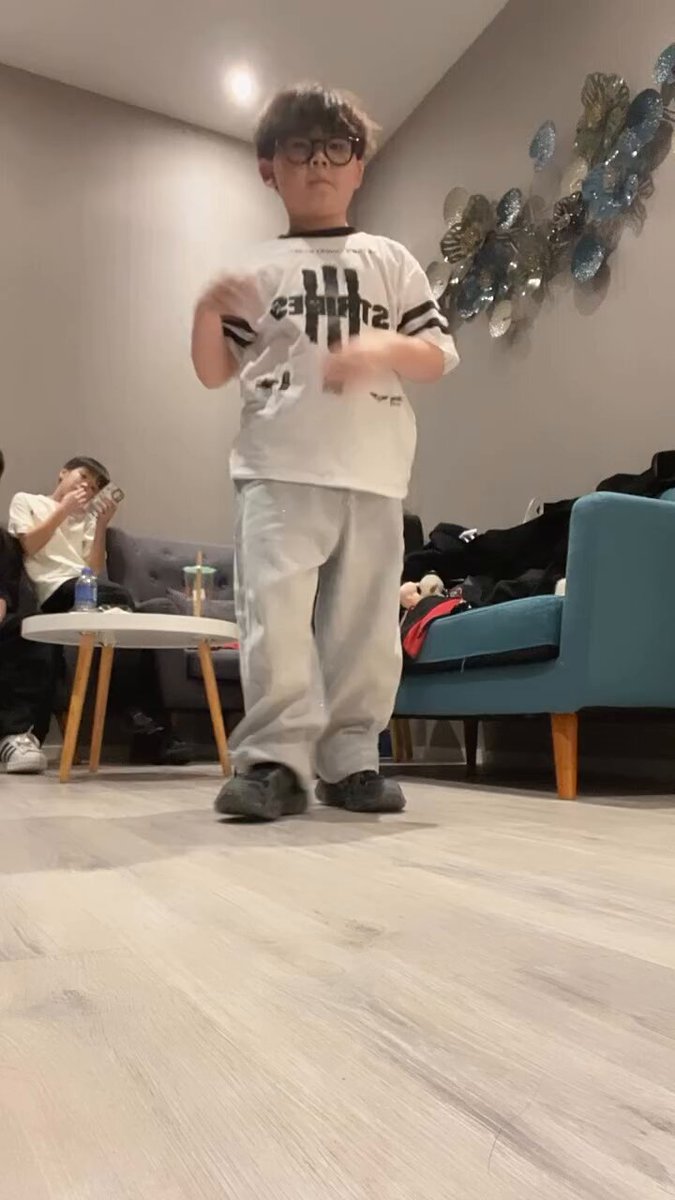 Baby FEARNOTs dancing to SPAGHETTI 🍝