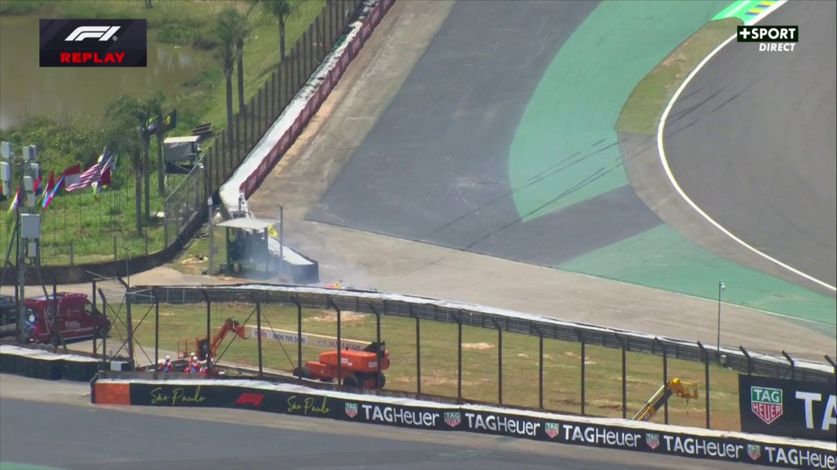 Grosse frayeur pour Tsunoda 😱 Le Japonais perd le contrôle de sa Red Bull et va toucher le mur lors de cette seule séance d'essais du week-end ! 📺 CANAL+SPORT 🇧🇷 #BrazilGP #F1