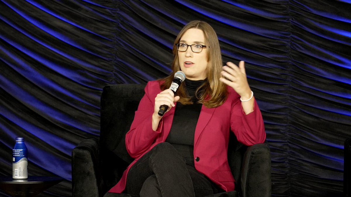 Rep. Sarah McBride: "It goes both ways. A big tent is bisexual. It goes to the left and the right . And that starts with us being kind to one another, being respectful to one another and being welcoming to one another." #crookedcon2025