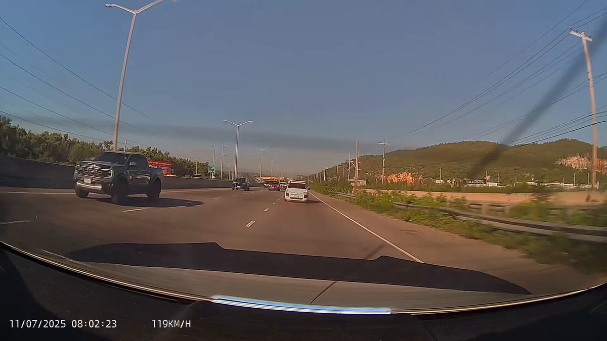 Man speed up to hold me out from going in the lane and end up shell out the whole front end, the impact was way louder in person than in the audio