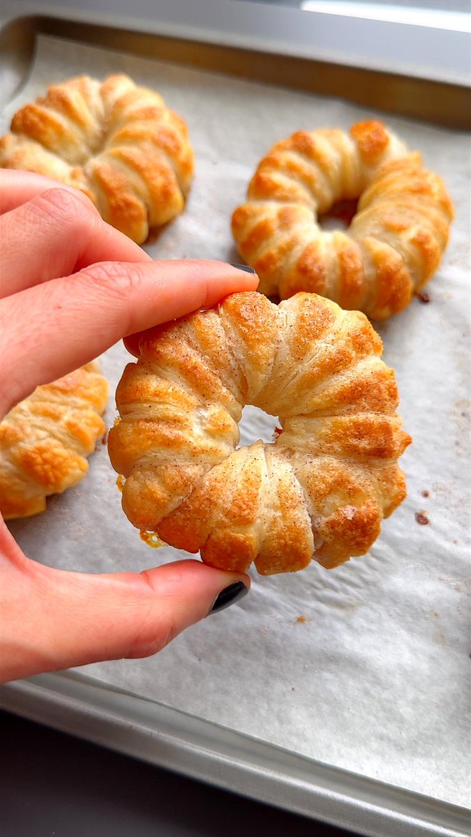 Apple puff pastry doughnut hack
