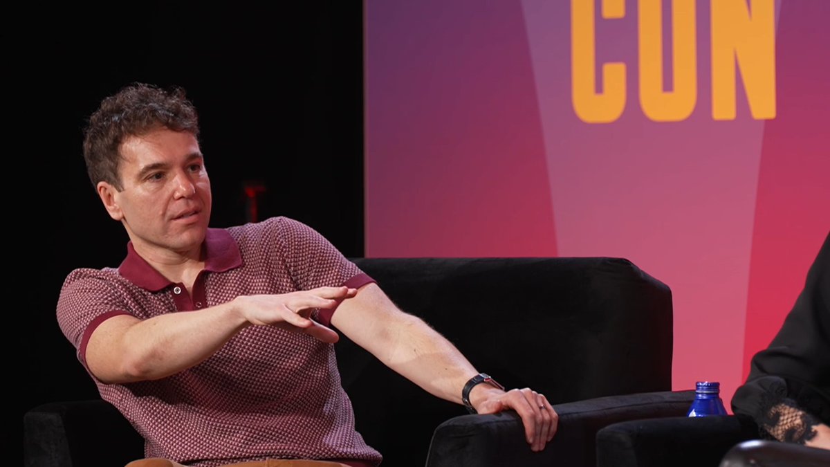 Hasan Piker says Democrats need to get rid of the gerontocracy and to focus more on economic hardships than culture war issues. #crookedcon2025